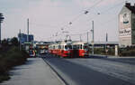 Wien Wiener Stadtwerke-Verkehrsbetriebe (WVB) SL 6 (E1 4867 / c2 1050 (SGP 1976 bzw. Lohnerwerke 1956)) X, Favoriten, Absberggasse / Erlachgasse im Juli 1977. - Scan eines Diapositivs. Kamera: Leica CL.