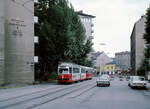 Wien Wiener Stadtwerke-Verkehrsbetriebe (WVB) SL 8 (E1 4843 (SGP 1975)) XII, Meidling, Theresienbadgasse im Juli 1977.