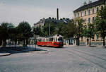 Wien Wiener Stadtwerke-Verkehrsbetriebe (WVB) SL 10 (E 4448 (Lohnerwerke 1964)) XIV, Penzing, Breitensee, Laurentiusplatz im Juli 1977. - Scan eines Diapositivs. Kamera: Leica CL.