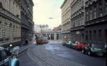 Wien WVB SL 42 (E 4605) Sommarugagasse im Juli 1977. - Im Hintergrund sieht man einen Teil des (Strassenbahnbetriebs-)Bahnhofs Whring in der Kreuzgasse.