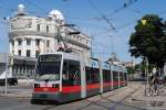 Tw.603, Julius Raab Platz, im Hintergrund das Gebäude der Urania. (25.05.2014)