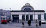 Wien WVB SL H2 (l 1718) / ehemaliger Stadtbahn-Pavillon (Otto Wagner 1894-97) Karlsplatz im Oktober 1978.