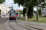 Wien Wiener Linien SL 52 (A1 52) Neubaugürtel / Westbahnhof am 9. Juli 2014.