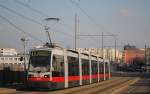 ULF B 642 in der Lichnovskygasse auf dem Weg zum Westbahnhof bei einem kurzen Zwischenhalt in der Hst.