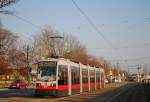 ULF B 637 ist in der Simmeringer Hauptstraße unterwegs und erreicht gleich die Haltestelle Zentralfriedhof 2.Tor.