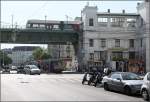 Wiener Stadtverkehr -

An der Alser Straße kreuzen sich die Straßenbahnlinien 43 und 44 mit der U-Bahnlinie U6. Das Stationsgebäude der heutigen U6 ist ein Werk Otto Wagners, der mit der Stadtbahn Wien ein Gesamtkunstwerk erschuf. 

04.06.2015 (Matthias)