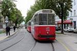 Wien WL SL 67 (c5 1493 + E2 4093) Favoritenstrasse / Inzersdorfer Strasse (Hst. Troststrasse) am 30. April 2015.