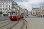 Wien WL SL D (E2 4006) Schwarzenbergplatz / Lothringerstraße am 1. Mai 2015.