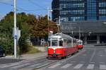F 711 als Linie 132 + BD 6120 auf Einziehfahrt nach der 150 Jahre Wiener Straßenbahn Parade in der Grasbergergasse, 27.09.2015  
