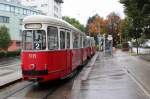 Wien Wiener Linien Straßenbahntypen in Betrieb. - Stand: Mitte Oktober 2015. - In den Jahren 1974 bis 1977 lieferte ROTAX (vorm. Lohner) die Beiwagenserie c4, die aus 73 Wagen (1301- 1373) bestand. Ein großer Teil der c4 ist noch in Betrieb. - Foto: Am 14. Oktober 2015 hält der Bw 1335 (Bj 1975) als SL 2 an der Endstation Ottakringer Straße / Erdbrustgasse.