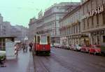 Wien Wiener Vekehrsbetriebe: Ein Zug der SL 5 bestehend aus einem Triebwagen des Typs M und einem Beiwagen des Typs m2 oder m3 hält am 2. November 1975 an der Endhaltestelle der Linie an der Mariahilfer Straße. - Scan von einem Farbnegativ. Film: Kodacolor II. Kamera: Kodak Retina Automatic II.