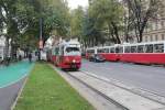 Wien Wiener Linien: E1 4743 (SGP, Simmering-Graz-Pauker, Werk Simmering 1971) als SL 2 Opernring am 14. Oktober 2015.