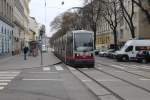 Wien Wiener Linien SL 6 (B 616) Quellenstraße / Neilreichgasse am 14. februar 2016. - Der Zug fährt Richtung Kaiserebersdorf.