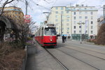 Früher - und kühler - Frühling in Wien - am 21. März 2016: Wiener Linien SL 67 (E2 4313) Favoriten, Reumannplatz am 21. März 2016.