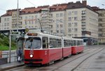 Wien E2 4072 + c5 1472 als Linie 18 bei der Haltestelle St. Marx, 21. Mai 2015