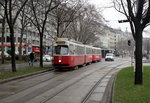Wien Wiener Linien SL 2 (E2 4047 + c5 1436) Innere Stadt, Franz-Josefs-Kai / Schwedenbrücke am 18. Februar 2016.