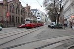 Wien Wiener Linien: Eine E2+c5-Garnitur (4016 + 1416) der SL 1 fährt auf dem Bild außerhalb der Stammstrecke in der Quellenstraße (Quellenstraße / Siccardsburggasse) in Richtung