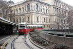 Wien Wiener Linien SL 43 (E1 4855 + c4 1351) Innere Stadt, Schottentor am 24.