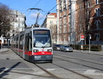 Wien Wiener Linien SL D (B1 756) Alsergrund, Schlickplatz am 20. Februar 2016. - Der General Franz Heinrich Graf Schlick (1789 - 1862) kämpfte in den Krigen gegen Napoleon, 1809 bei Aspern und Wagram und 1813 bei Leipzig. Er erbaute ein Palais in diesem Gebiet (in der Türkenstraße). Seit 1872 trägt der Platz seinen Namen.