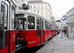 Wien Wiener Linien SL 49 (E1 4549 + c4 1362) Hst. Siebensterngasse (Neubau, Siebensterngasse / Kirchengasse / Siebensternplatz) am 19. Februar 2016.