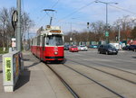 Wien Wiener Linien SL 30: Eine Garnitur bestehend aus dem Tw E2 4066 und dem Bw c5 1466 nähert sich am 23.