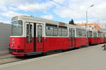Wien Wiener Linien SL 67 (c5 1493) Favoriten, Per-Albin-Hansson-Siedlung am 21. März 2016. - Die Beiwagenserie c5 1401 - 1517 wurde in den Jahren 1977 - 1991 von der Firma Rotax (vorm. Lohnerwerke) hergestellt.