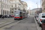 Wien Wiener Linien SL 46 (A1 116) Innere Stadt (1. Bezirk), Hansenstraße am 24. März 2016. - Benannt wurde die Straße 1894 nach dem dänisch-österreichischen Architekten Theophil Eduard Freiherr von Hansen (1813 - 1891). Er war als Ringstraßenarchitekt sehr produktiv und erbaute u.a. das Parlament und die Börse.