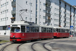 E1 4782 mit c4 1317 auf der Linie 25 beim Einbiegen in die Prandaugasse, 18.08.2016