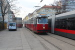 Wien Wiener Linien SL 67 (E2 4073 + c5 1473) Favoriten (10. (X) Bezirk), Reumannplatz am 16. Februar 2016.
