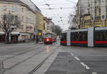 Wien Wiener Linien SL 67 (E2 4302 + c5 1502) Favoriten (X, 10. Bezirk), Quellenplatz am 18. Februar 2016.