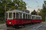 M 4023 (Bj (1927) mit m3 5419 (Bj. 1929) in der ehemaligen Schleife Südbahnhof der Straßenbahnlinie D, heute Quartier Belvedere. Der Zug hat soeben seine letzte Runde als Zubringer zum am 13.September.2014 neueröffneten Verkehrsmuseum  Remise  der Wiener Linien absolviert und zieht in den Betriebsbahnhof Speising ein.
