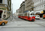 Wien WVB SL 49 (E1 4762) XV, Rudolfsheim-Fünfhaus, Märzstraße / Neubaugürtel im Juli 1982. - Zur Erinnerung an die Opfer der Revolution vom März 1848 bekam die Märzstraße 1899 ihren Namen; die Gestorbenen wurden erst auf dem damaligen Schmelzer Friedhof (heute: Märzpark) bestattet, aber 1888 wurden ihre Gebeine auf den Zentralfriedhof überführt, da der Schmelzer Friedhof geschlossen wurde. - Scan von einem Farbnegativ. Film: Kodak Safety Film 5035. Kamera: Minolta SRT-101.