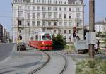 Wien WVB SL 43 (E1 4854 (SGP 1976)) I, Innere Stadt, Schottentor im Juli 1992. - Scan von einem Farbnegativ. Film: Kodak Gold 200. Kamera: Minolta XG-1.