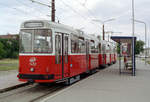 Wiener Stadtwerke-Verkehrsbetriebe (WVB) SL 64 (c5 1452 (Bombardier-Rotax 1980)) XXIII, Liesing, Siebenhirten im Juli 1992.