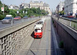 Wien WVB: Der GT6 E1 4471 als SL 41 befindet sich eines Tages im August 1994 auf der Abfahrtsrampe zur Endstation am Schottentor. - Scan von einem Farbnegativ. Film: Kodak Gold 200. Kamera: Minolta XG-1.