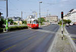 Wien WVB SL 65 (E2 4085 (SGP 1988)) Karlsplatz im August 1994. - Scan von einem Farbnegativ. Film: Kodak Gold 200. Kamera: Minolta XG-1.