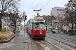 Wien Wiener Linien SL 2 (E2 4043) XVI, Ottakring, Johann-Nepomuk-Berger-Platz am 18. Februar 2017.