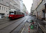 Wien Wiener Linien SL 5 (E1 4791 + c4 1328) VIII, Josefstadt, Blindengasse am 18. Februar 2017. - Die ehemalige Brunngasse erhielt 1862 ihre heutige Bezeichnung Blindengasse; sie wurde nach dem seit 1829 dort befindlichen Blindeninstitut benannt.