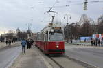 Wien Wiener Linien SL D (E2 4317) I, Innere Stadt, Universitätsring / Burgtheater am 19. Februar 2017.