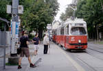 Wien Wiener Linien SL 43 (E1 4859 + c4 1359) XVIII, Währing, Dornbach, Alszeile (Hst. Himmelmutterweg) am 5. August 2010. - Scan eines Farbnegativs. Film: Kodak FB 200-7. Kamera: Leica C2.