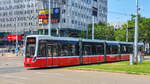 Straßenbahn Wien Zug 315 auf der Linie 6 nach Burggasse/Stadthalle am Westbahnhof, 23.07.2021.