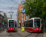 Wien    Wiener Linien Flexity, 305 als Linie 6 sowie 327 als Linie 18, Burggasse Stadthalle, 29.04.2022