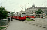 Wien WVB SL 64 (E2 4037 + c5 1437) Mariahilfer Gürtel (Endstation Westbahnhof, Einstiegstelle) im Juli 1982.