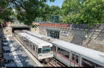 Kreuzung zweier U-Bahn-Züge unterschiedlicher Generation in der Station Stadtpark (U4) am 30. Mai 2017.