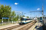 Baden. Am vorletzten Augusttag 2026 fand die vorerst letzte geplante Fahrt der Baureihe 100 bei der Badner Bahn statt. Am 30.08.2026 wurde noch zwei Garnituren f�r einen Abschied auf die Strecke geschickt.
Triebwagen 126 ist hier bei einem kurzen Aufenthalt in der Station Baden Landesklinikum zu sehen.
