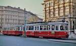 Ostern 1974 in Wien: Der am 21.06.1957 in Betrieb genommene C1 146 fährt auf der Linie 71 am Schwarzenbergplatz zum Zentralfriedhof.