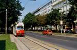 TW 4506 und ein Beiwagen auf der Linie 2 der Wiener Straßenbahn in der Nähe der Wiener Oper,   15.08.1984