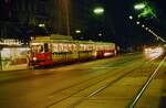 N�chtliches Wien mit seiner Stra�enbahnlinie 1 im August 1984 (Weitwinkelfoto)