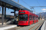 Innsbruck     IVB Flexity 2 371 als Linie 5, Rum Bahnhof, 04.03.2023 