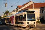 Bei tiefstehender Abendsonne überquert das aus den Tw.408 + 101 bestehende Tandem auf dem Kaiser Franz Joseph Ring die Kreuzung Wassergasse und wird in wenigen Metern die Endstelle Josephsplatz erreichen. (03.07.2021)